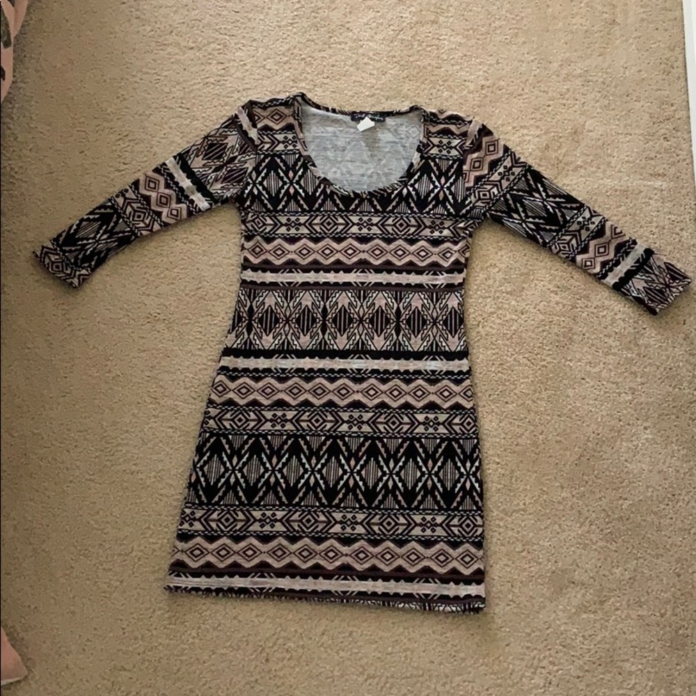 Aztec designed pink body-con dress.Quarter sleeve